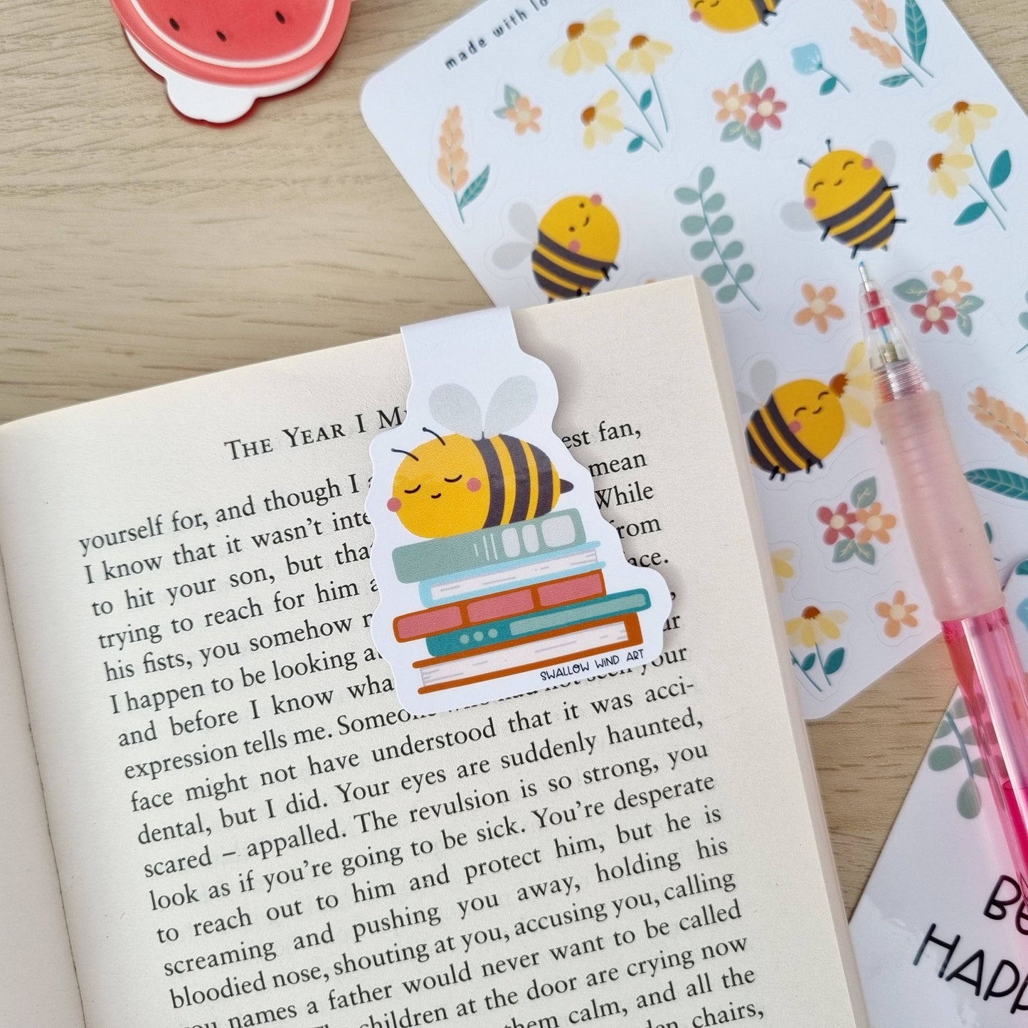 Magnetic Bookmark - Happy Bee with Books